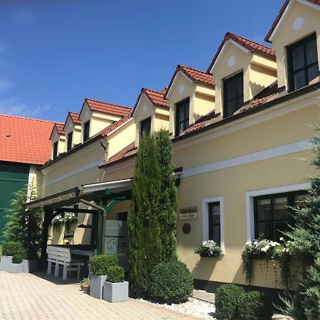 Weingut & Gaestezimmer Edelmann Goettlesbrunn Екстер'єр фото